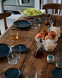 Set dining table